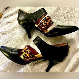 Ellen Tracy Biana Black Heels with leopard accent, size 7.5